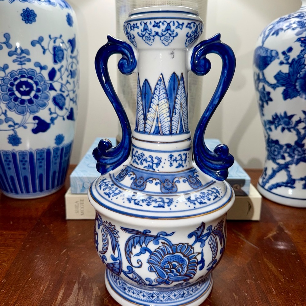 Vintage Blue and White Chinoiserie Double Handled Vase - Picture 2 of 4